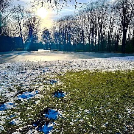 A Double Bedroom Next To Zuidplein Metro Station And Ahoy Arena Available For One Person * Rotterdam