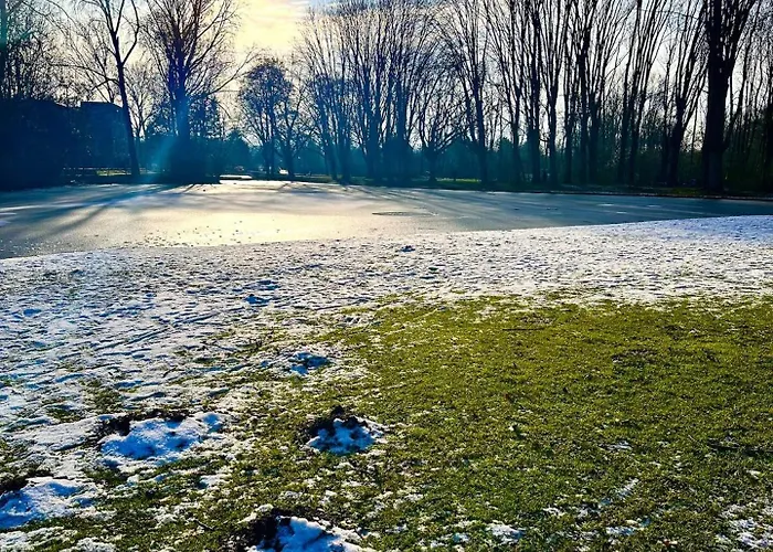 A Double Bedroom Next To Zuidplein Metro Station And Ahoy Arena Available For One Person * 로테르담